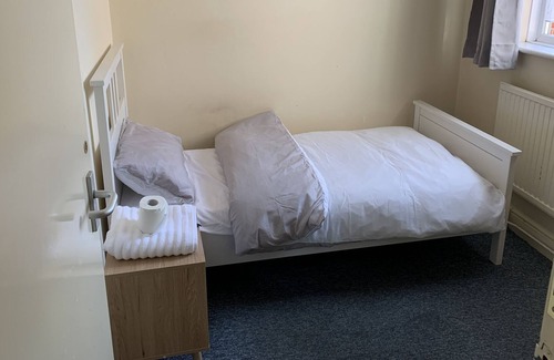Dudden Hill Apartment | 20 minutes to centre with excellent transport links.