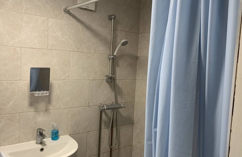 Dudden Hill Apartment | 20 minutes to centre with excellent transport links.