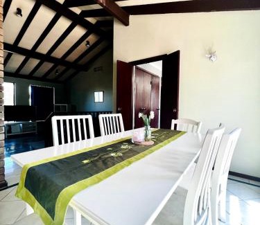Booragoon House | 20 OFF Affortable Long Stay 4 Queen Bed House Near Uni City Swan River