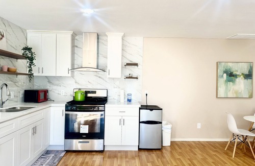 Shoreview House | 20%OFF! Chic Home with Expansive big Backyard
