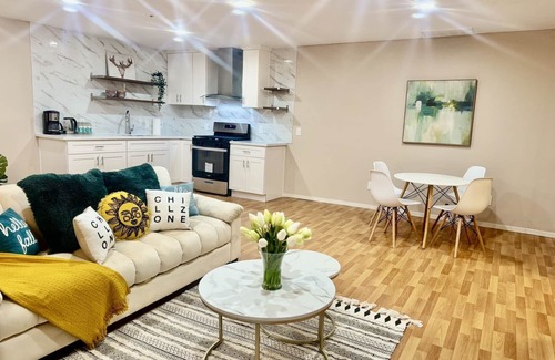 Shoreview House | 20%OFF! Chic Home with Expansive big Backyard