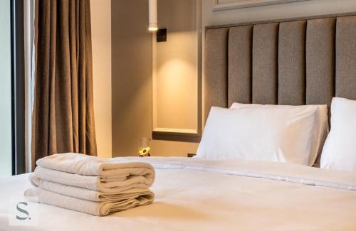 Al Satwa Apartment | 20% OFF! Luxury 2 BDR Apt, Centrally Located, Huge Terrace