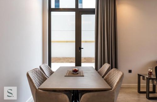 Al Satwa Apartment | 20% OFF! Luxury 2 BDR Apt, Centrally Located, Huge Terrace