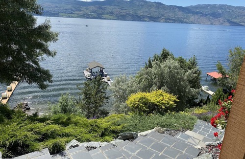 Central Okanagan House | 20% off month,Beach,Dock,golf green on LkOkanagan,5 bdr,large outdoor deck,patio