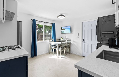Tustin Apartment | 20% OFF Monthly Designer 1BR Apt Prime Tustin