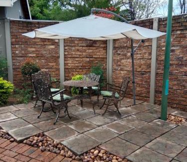 Greater Johannesburg Metropolitan Area Apartment | 20 On Plover - Private Cottage