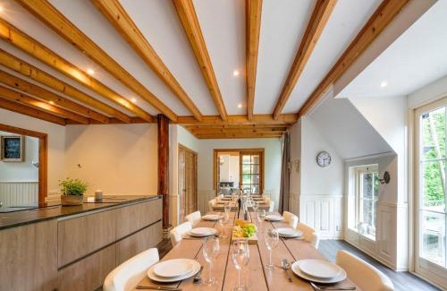 Noardburgum House | 20 pax Farmhouse in Noardbergum with hottub and pub, cleaning included