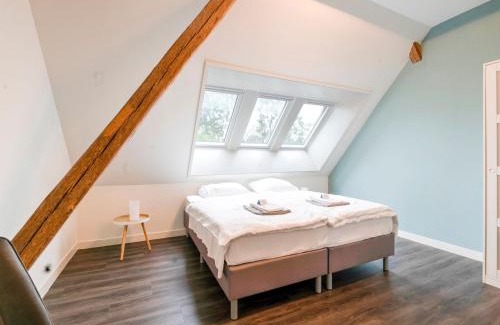 Noardburgum House | 20 pax Farmhouse in Noardbergum with hottub and pub, cleaning included