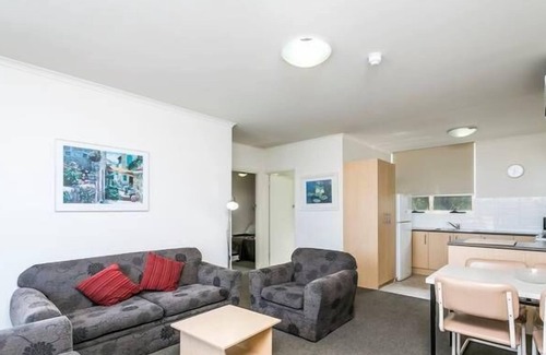 Glenelg Apartment | 200 m away from the 'Golden Mile'- exclusive Esplanade Glenelg. Free parking.