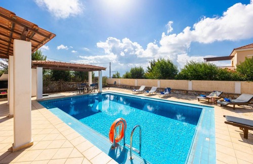 Kefalas Villa | 200 m² Villa ∙ 4 bedrooms ∙ 7 guests