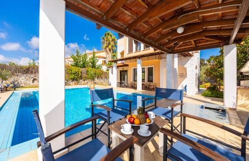 Kefalas Villa | 200 m² Villa ∙ 4 bedrooms ∙ 7 guests