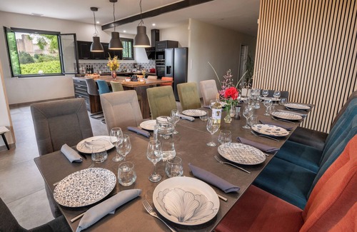 Carcassonne Villa | 200 meters from the Cité, luxury 2jacuzzis villa and heated swimming pool