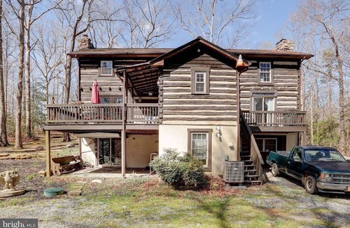 Windwood Coves House | 200 Year Old Log Canin On Lake Anna!