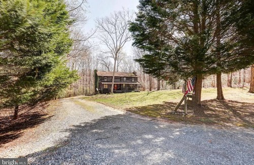 Windwood Coves House | 200 Year Old Log Canin On Lake Anna!