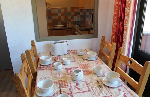 Val-Thorens Apartment | 200m from resort center, 4th floor, balcony, tv, ski locker, 39m², Val Thorens