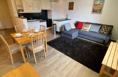 Les Deux Alpes Apartment | 200m from resort center, 2nd floor, view mountain, balcony, tv, ski locker, 60m², Les 2 Alpes