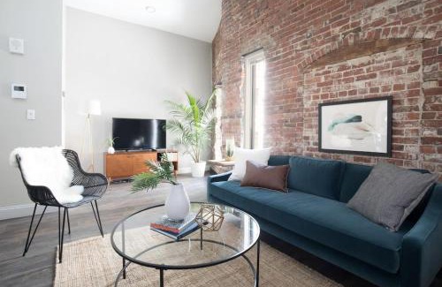 Downtown Boston Apartment | 200mbps speeds Laundry Long Stays