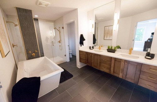 Brookfield House | 2018 BUILT LUXURY CONTEMPORARY HOME 6400 SQ FEET 20 MINS TO DOWNTOWN MKE