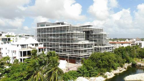 Zazil-ha Apartment | 2022 Modern Condo Steps to the Ocean w/Hot Tub