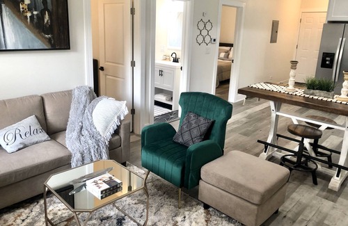 Grand Boulevard Apartment | 2022 NEWLY BUILT APT, W/ WASHER DRYER, 10 MINUTES from UofC and DOWNTOWN