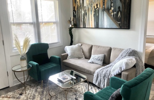 Grand Boulevard Apartment | 2022 NEWLY BUILT APT, W/ WASHER DRYER, 10 MINUTES from UofC and DOWNTOWN