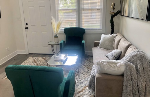 Grand Boulevard Apartment | 2022 NEWLY BUILT APT, W/ WASHER DRYER, 10 MINUTES from UofC and DOWNTOWN