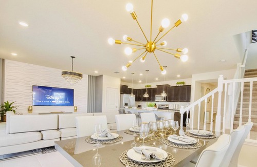Davenport House | 🌴 2023 Fabulous 5BD - Tiki Bar | Private Pool | 8 Miles to Disney! 🌴