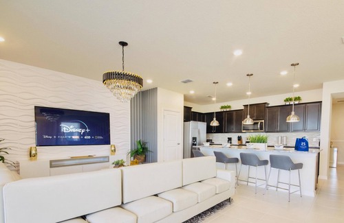 Davenport House | 🌴 2023 Fabulous 5BD - Tiki Bar | Private Pool | 8 Miles to Disney! 🌴