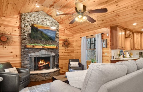 Dahlonega Cabin | 2023 rehabbed Modern Cabin/10 mins to downtown Dahlonega/fire pit