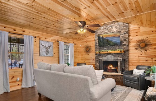 Dahlonega Cabin | 2023 rehabbed Modern Cabin/10 mins to downtown Dahlonega/fire pit