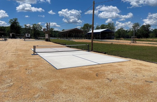 Olivehill House | 2024 Airstream Flying Cloud 30FB - Fishermans Hideaway Campsite Included