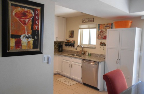 Fountain Hills Condo | 2024 Remodel/Well Equipped 2/2 1st Flr Condo, Walk everywhere location