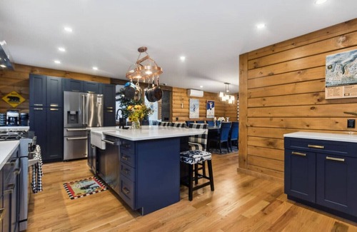 Hunter House | 2025 Log Home- Ski Chalet w/Luxury Amenities. direct Views of Hunter Slopes