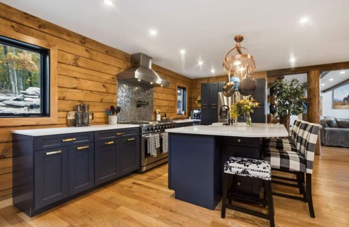 Hunter House | 2025 Log Home- Ski Chalet w/Luxury Amenities. direct Views of Hunter Slopes