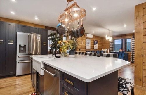 Hunter House | 2025 Log Home- Ski Chalet w/Luxury Amenities. direct Views of Hunter Slopes