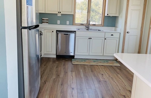 Pine Island House | 2025 Open weeks discounted ~150 yards to ocean ~ 4 master suites ~ Pups welcome