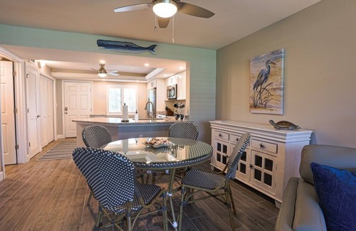 Sanibel Condo | 2025 PRICES REDUCED 1st Floor Beach Access 2 B/B, 5 Star Reviews Extremely Clean