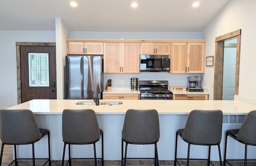 New Lisbon House | 2025 Special! Private Beach; Garage Bar; Near WI Dells; King Beds, Massage Chair