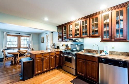 Harbert Cottage | 2026 OPEN! (4 Nt Min!) Harbert Home With Hot Tub & Close To Beach!