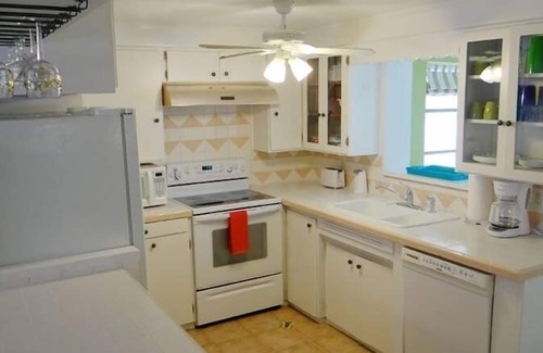Bradenton Beach Condo | 203 22nd St 2 Bedroom Home by RedAwning