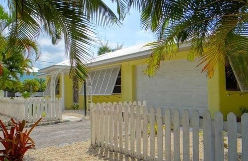 Bradenton Beach Condo | 203 22nd St 2 Bedroom Home by RedAwning
