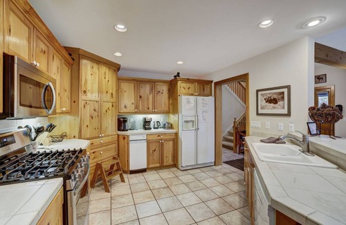Peak 8 House | 204 m² House ∙ 3 bedrooms ∙ 7 guests