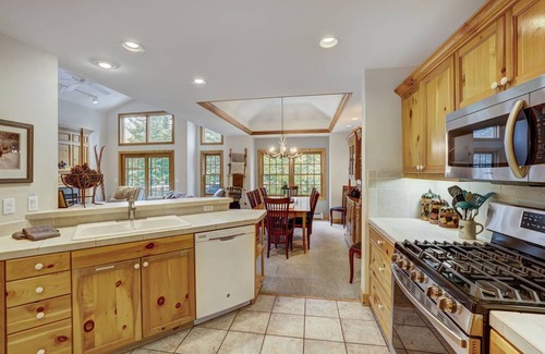 Peak 8 House | 204 m² House ∙ 3 bedrooms ∙ 7 guests