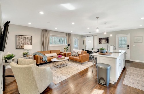 Smyrna House | 2051 Harwinor Road Southeast