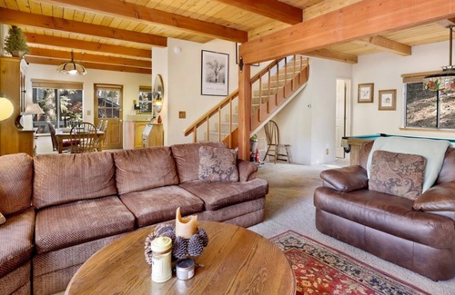 Upper Moonridge Cabin | 2060-tree Top Views 2 Bedroom Home by RedAwning