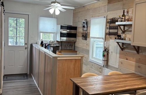 Villas House | 207 W. Delaware PKWY