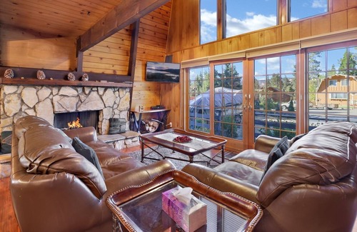 Whispering Forest Ski Chalet | 2073 - Mount Shasta Retreat 3 Bedroom Home by Redawning