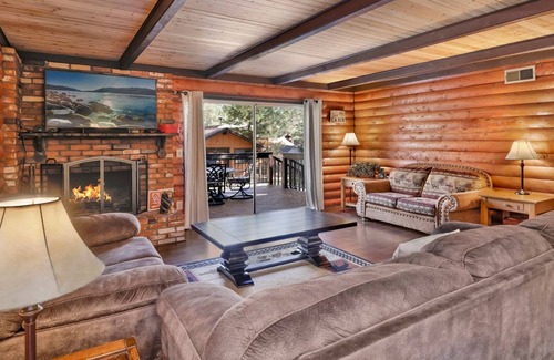 Big Bear City Ski Chalet | 2075 - Cuddle Bear's Cabin 3 Bedroom Home by Redawning