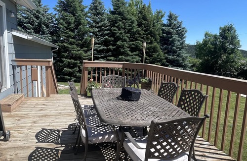 Summerset House | 20min from Sturgis! Great home for sturgis rally couples! Room for trailer/bikes