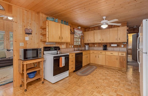 Lake Toxaway Cabin | 20min to Sapphire Resort with Amenities+Wii&Xbox!